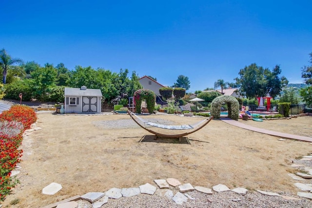 view of yard featuring a storage shed