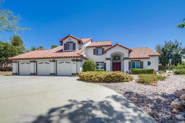 view of mediterranean / spanish-style home