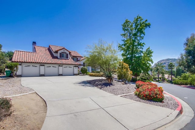 view of front of property featuring a mountain view