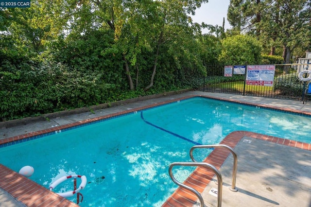 view of swimming pool