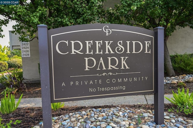 view of community / neighborhood sign