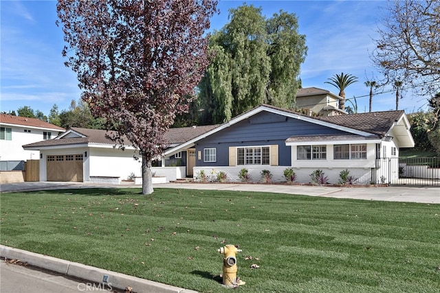 view of front facade featuring a garage and a front yard