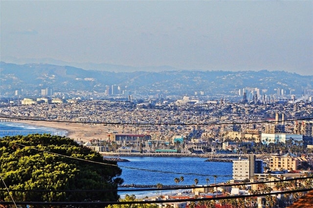 water view with a mountain view