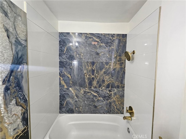 bathroom with tiled shower / bath combo