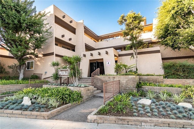 view of front of property featuring stucco siding