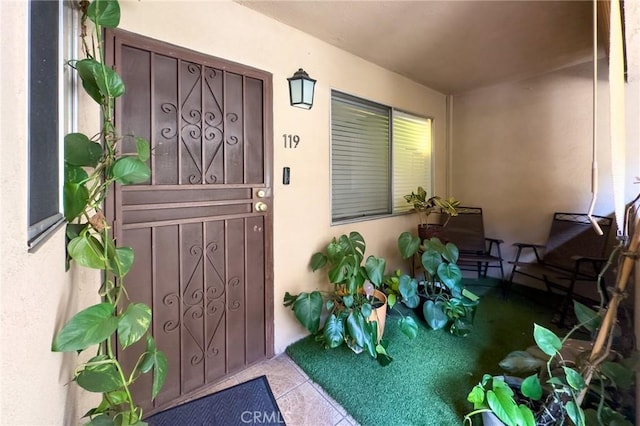 view of exterior entry featuring stucco siding