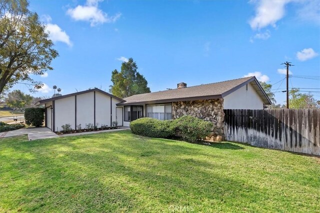 ranch-style home with a front lawn