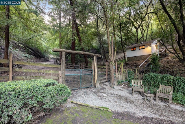 view of yard with an outdoor structure