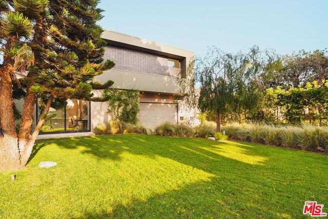 view of yard featuring a garage