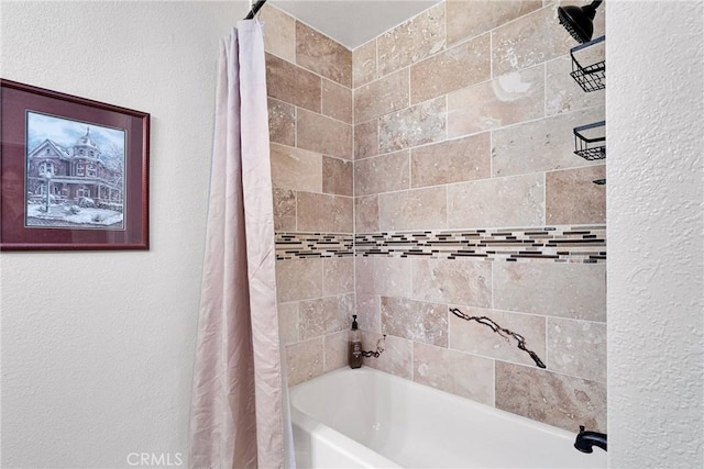 bathroom featuring shower / bath combo with shower curtain