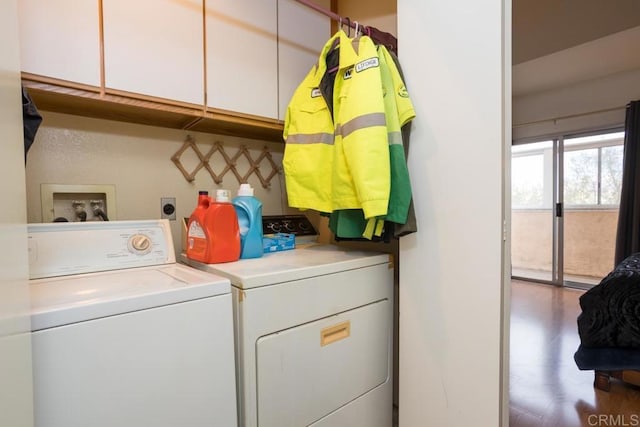 laundry room with cabinets and independent washer and dryer