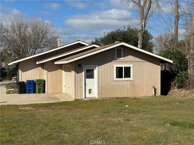 view of outdoor structure with a yard