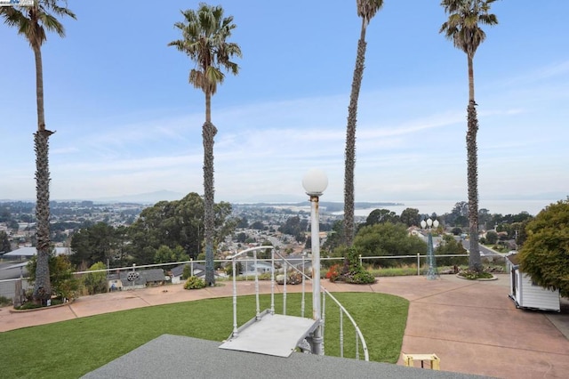 view of property's community featuring a lawn