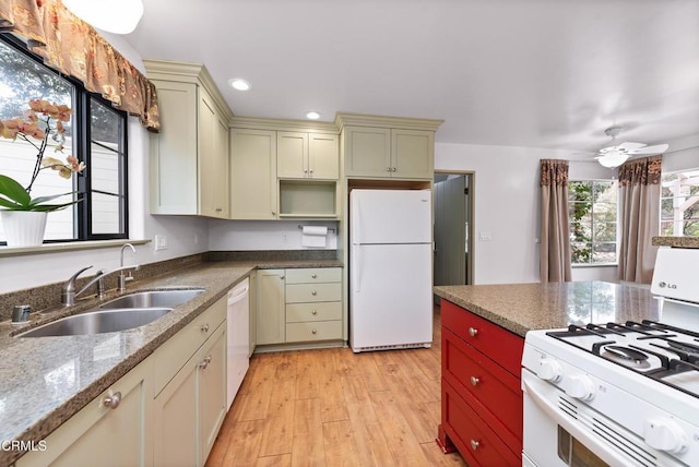 kitchen with sink, white appliances, ceiling fan, light hardwood / wood-style floors, and cream cabinetry