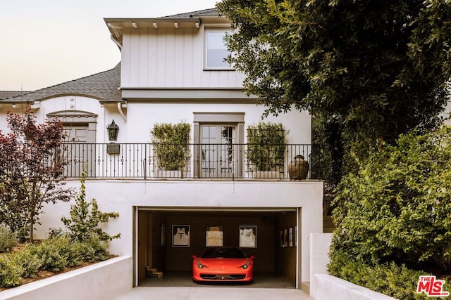 view of front of house featuring a garage