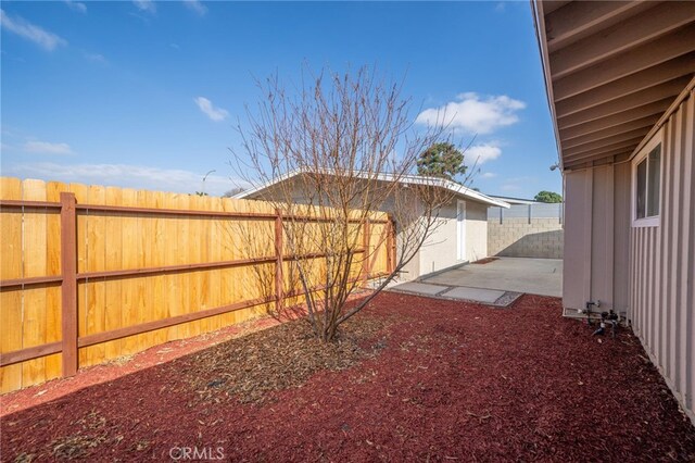 view of yard with a patio