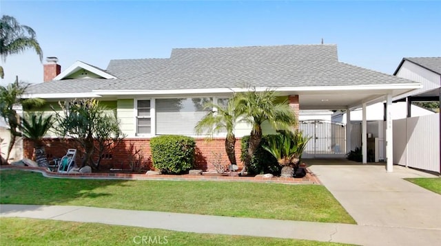 view of front of house featuring a carport and a front lawn