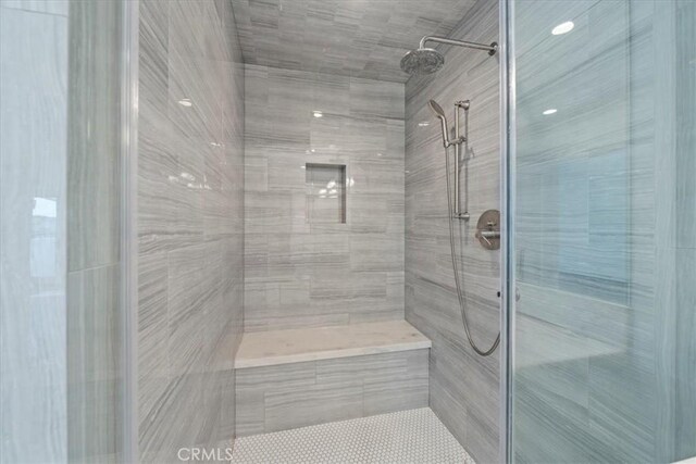 bathroom featuring a tile shower