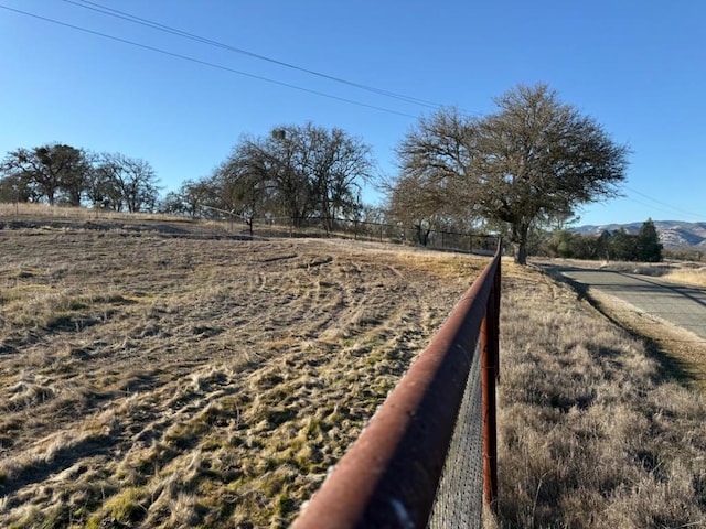 view of yard featuring a rural view