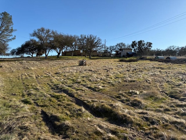 view of yard featuring a rural view