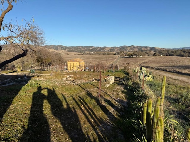 view of yard featuring a rural view and a mountain view