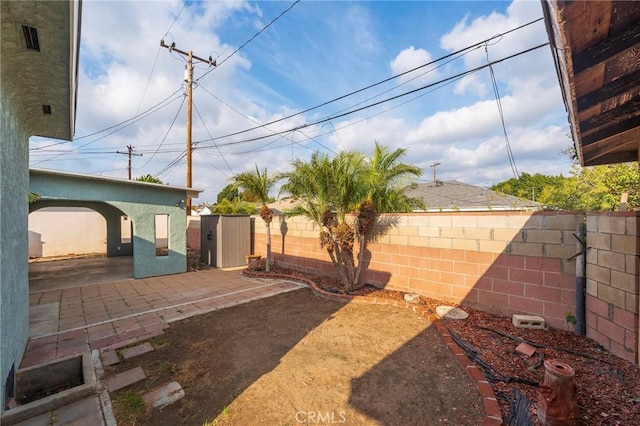 view of yard featuring a patio