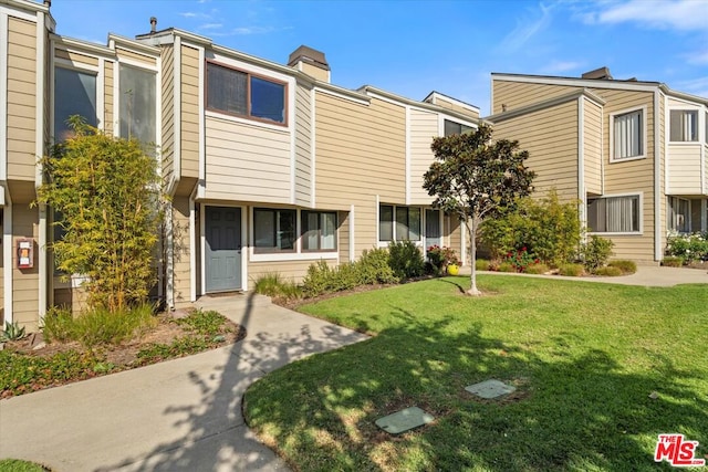 view of front of home with a front yard