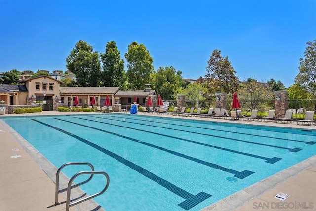 view of swimming pool