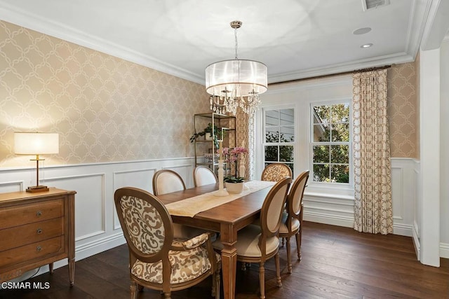 dining area featuring crown molding, dark hardwood / wood-style floors, and an inviting chandelier