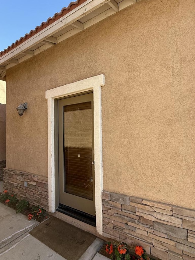 doorway to property featuring a patio