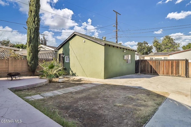 view of yard featuring a patio area