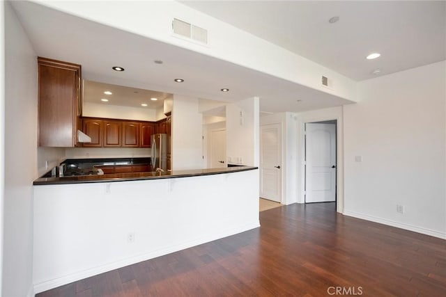12449 Kling St Unit Ph2, Studio City, CA 91604 - kitchen featuring freestanding refrigerator, dark countertops, a peninsula, dark wood finished floors, and baseboards