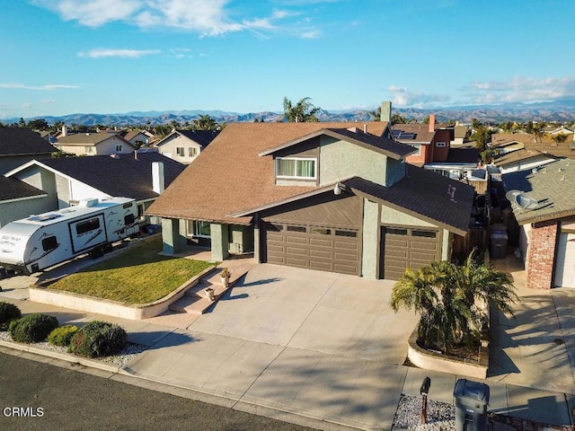 view of front of house featuring a mountain view