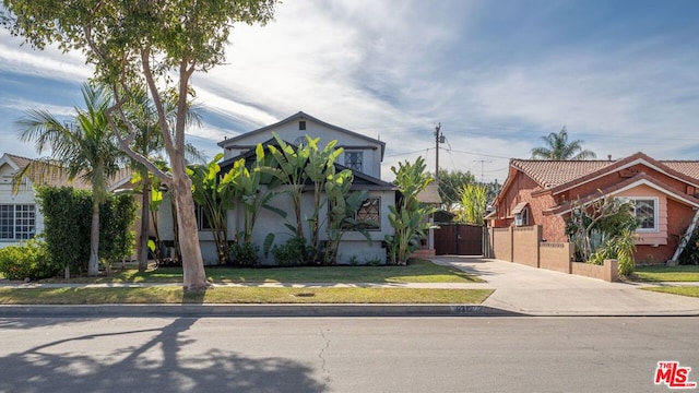 view of front of home with a front lawn