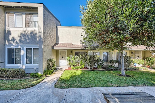 view of front of property with a front lawn