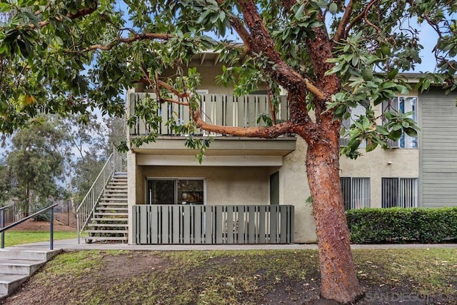 view of front of house with a balcony