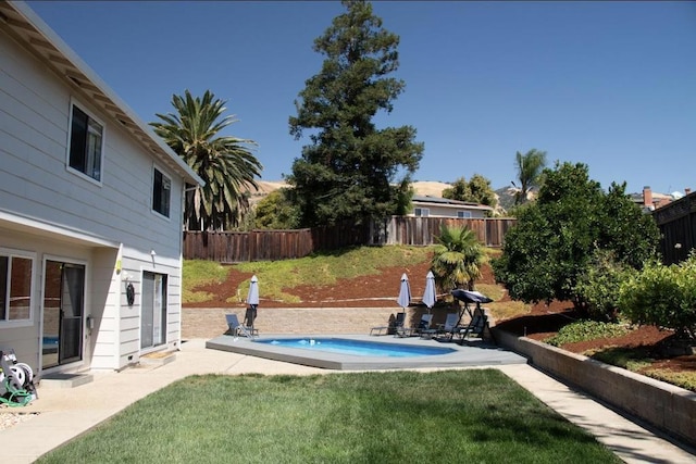 view of yard with a patio