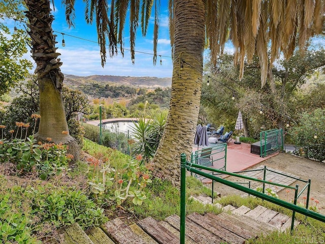 view of yard with a mountain view