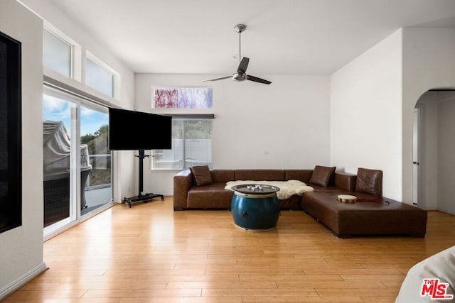 living room featuring light hardwood / wood-style floors and ceiling fan