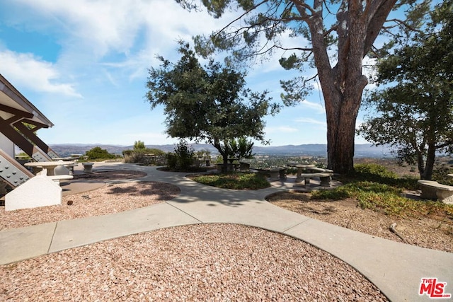 view of yard with a mountain view