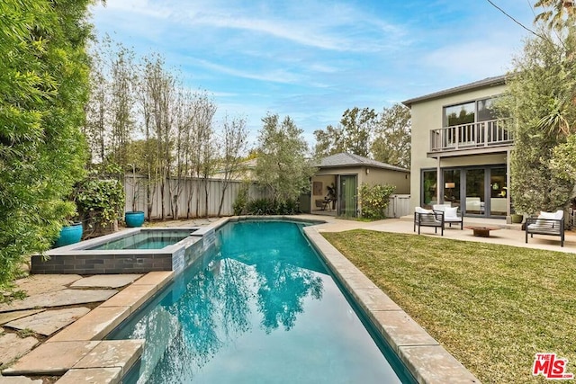 view of pool featuring an in ground hot tub, an outdoor hangout area, a yard, and a patio area