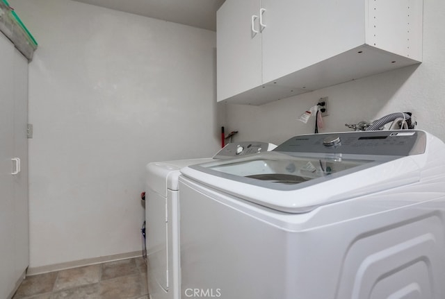 washroom featuring cabinets and washing machine and clothes dryer