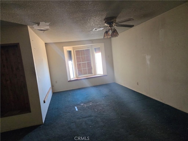 empty room featuring ceiling fan and a textured ceiling