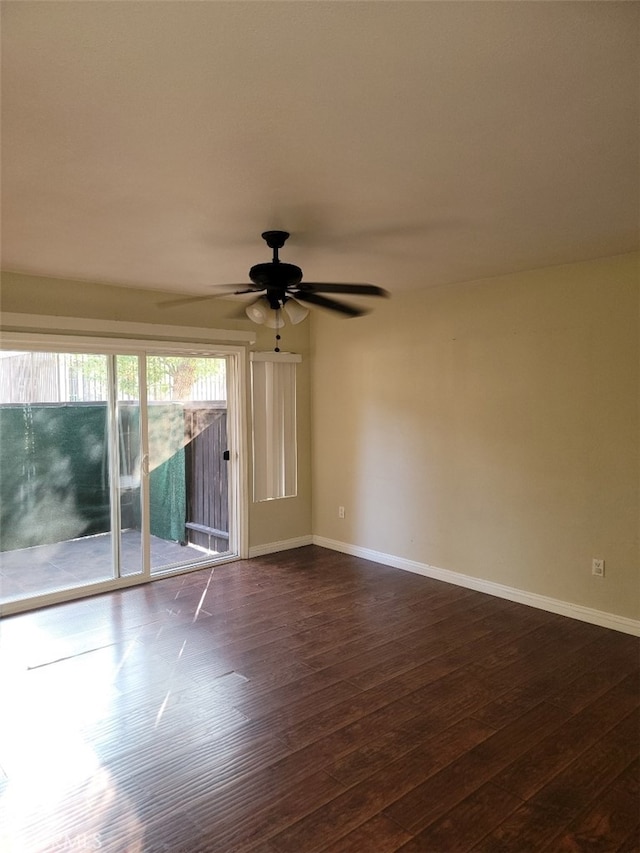 unfurnished room with dark wood-type flooring and ceiling fan