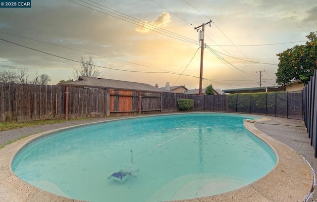 view of pool at dusk