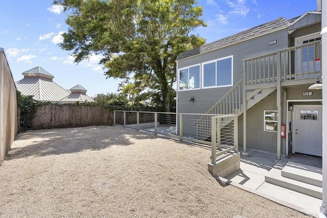 view of yard featuring a patio area