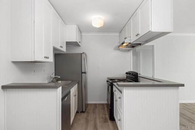 kitchen featuring white cabinetry, light hardwood / wood-style floors, kitchen peninsula, and dishwasher