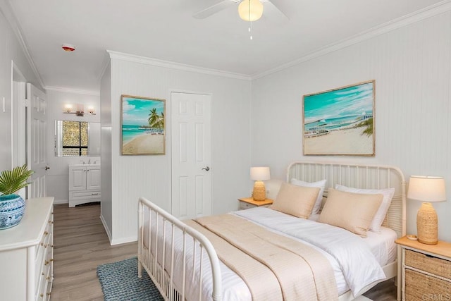 bedroom with connected bathroom, crown molding, light hardwood / wood-style floors, and ceiling fan