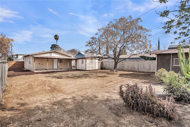 view of yard with a shed