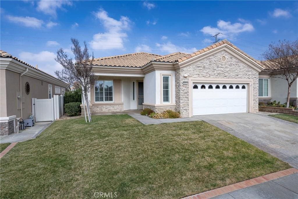 view of front of property featuring a garage and a front lawn